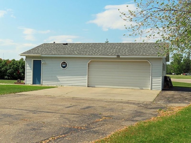 1223 Elizabeth Ave N, Thief River Falls, MN 56701 - view of garage