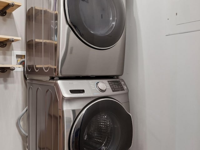 730 Stinson Blvd Unit 106, Minneapolis, MN 55413 - laundry room with stacked washer and clothes dryer