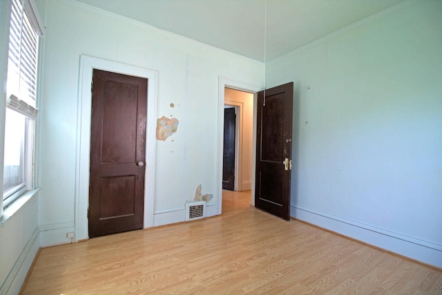 4317 2nd Ave S, Minneapolis, MN 55409 - unfurnished room with light wood finished floors and crown molding