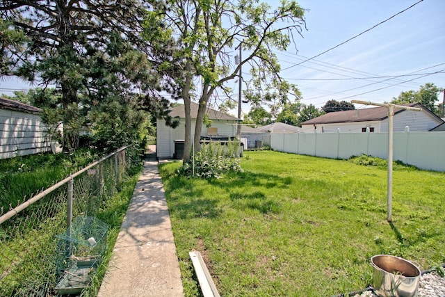 4317 2nd Ave S, Minneapolis, MN 55409 - view of yard