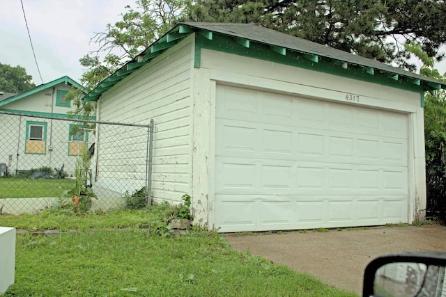 4317 2nd Ave S, Minneapolis, MN 55409 - view of detached garage