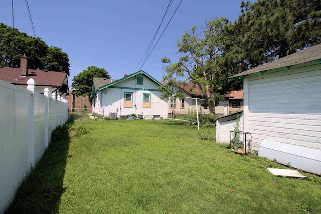 4317 2nd Ave S, Minneapolis, MN 55409 - view of yard