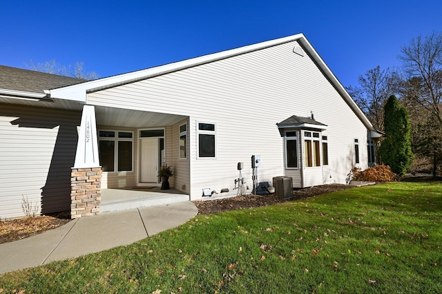 14802 Margaret Pl, Minnetonka, MN 55345 - rear view of house featuring a lawn