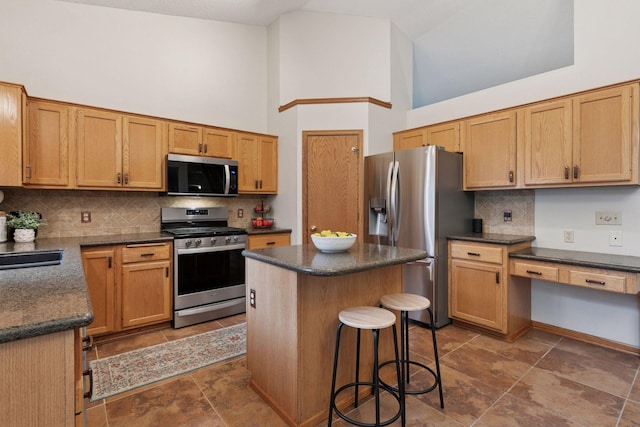 989 Coneflower Ct, Eagan, MN 55123 - kitchen with stainless steel appliances, high vaulted ceiling, a kitchen island, tasteful backsplash, and a breakfast bar area