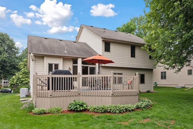 989 Coneflower Ct, Eagan, MN 55123 - rear view of house featuring a wooden deck, a yard, and roof with shingles