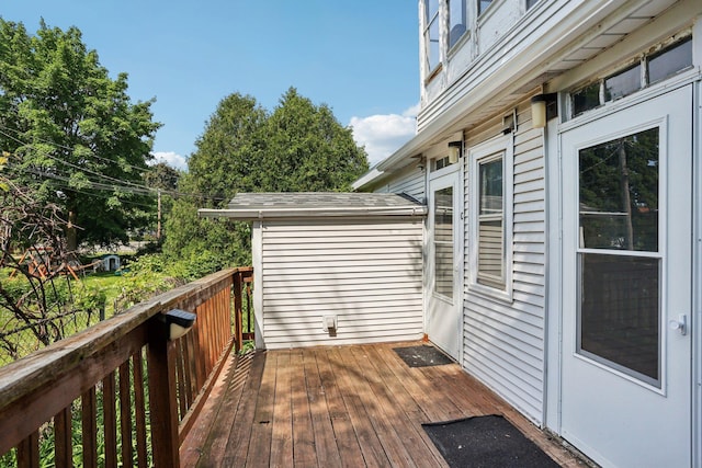 1384 Midway Pkwy, Saint Paul, MN 55108 - view of wooden terrace