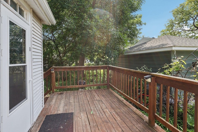 1384 Midway Pkwy, Saint Paul, MN 55108 - view of wooden terrace