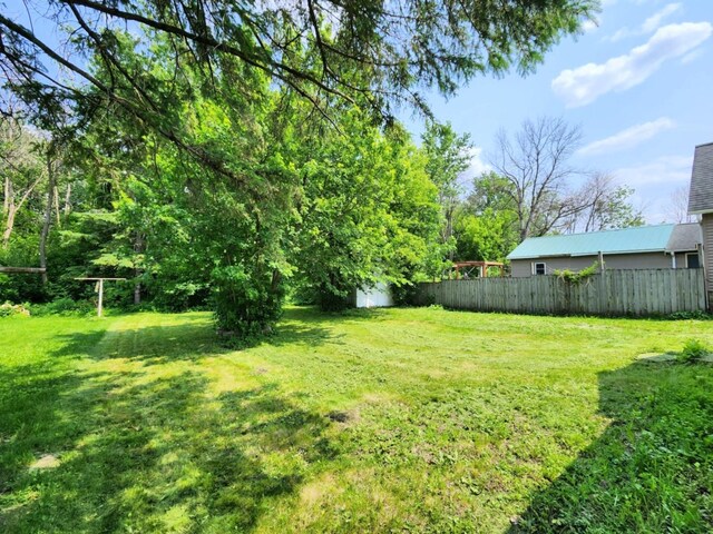 14 4th Ave SE, Dodge Center, MN 55927 - view of yard