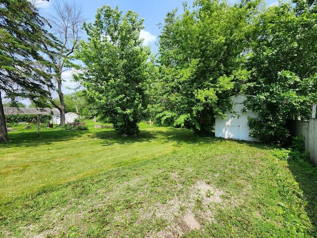 14 4th Ave SE, Dodge Center, MN 55927 - view of grassy yard