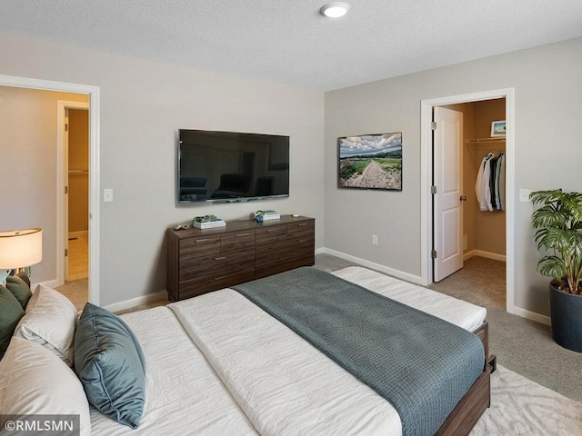 7471 147th Ln NW, Ramsey, MN 55303 - bedroom featuring carpet, a spacious closet, and a textured ceiling