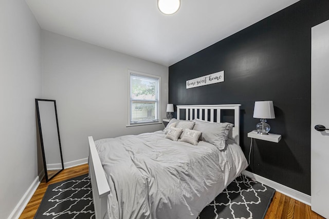 1819 4th Ave, Mankato, MN 56001 - bedroom featuring wood finished floors and baseboards