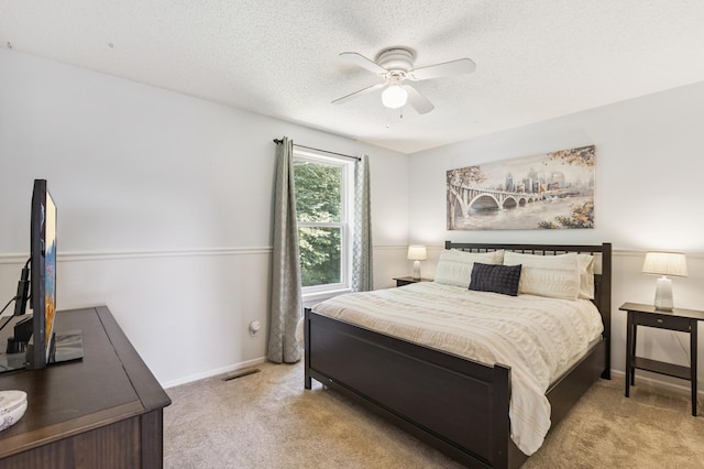 2740 Simons Dr, Chaska, MN 55318 - bedroom with carpet floors, a textured ceiling, and ceiling fan