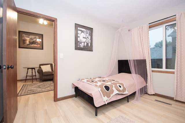 544 Auburn Pl NW Unit H, Elk River, MN 55330 - bedroom featuring light wood-style floors and baseboards