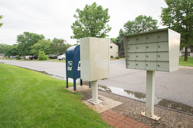 544 Auburn Pl NW Unit H, Elk River, MN 55330 - exterior view of mail area