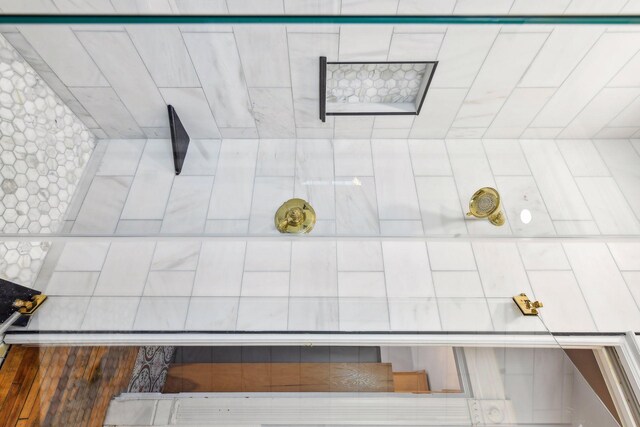 1601 Park Ave, Minneapolis, MN 55404 - view of bathroom