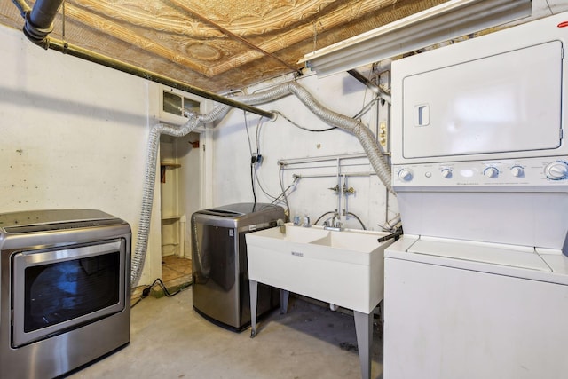 1601 Park Ave, Minneapolis, MN 55404 - laundry area featuring stacked washing machine and dryer