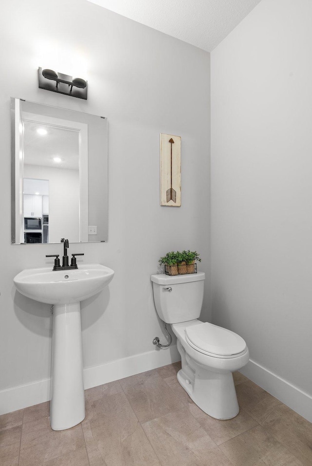 17660 Jett Cir, Prior Lake, MN 55372 - half bathroom featuring toilet and baseboards