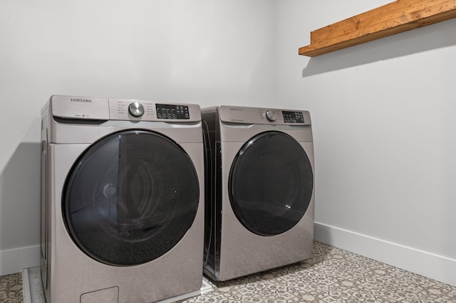 17660 Jett Cir, Prior Lake, MN 55372 - laundry area with washer and clothes dryer and baseboards