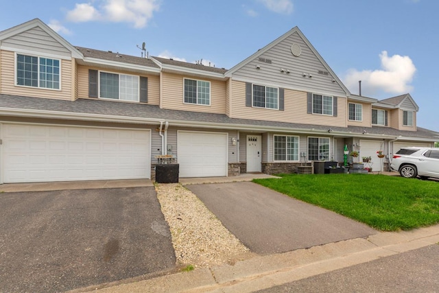 345 Roosevelt St S Unit C, Cambridge, MN 55008 - view of property featuring driveway, a front yard, and a garage