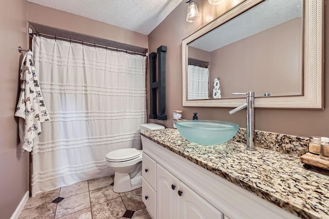 5112 Willow Ln, Minnetonka, MN 55345 - full bath with vanity, a textured ceiling, and a shower with curtain