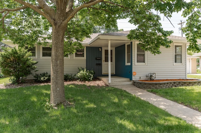 912 11 1/2 St SW, Rochester, MN 55902 - view of front of home featuring a front yard and a shingled roof