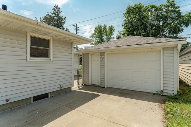 912 11 1/2 St SW, Rochester, MN 55902 - detached garage with concrete driveway