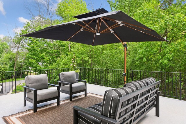 3930 Cottage Ln, Minnetonka, MN 55305 - patio / terrace featuring an outdoor living space
