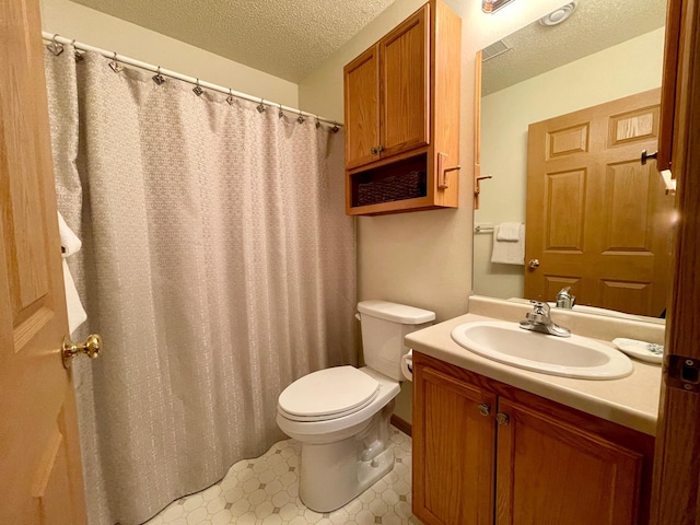 727 Cloud St NW, Bemidji, MN 56601 - full bath with toilet, a textured ceiling, vanity, curtained shower, and tile patterned floors