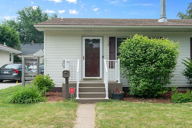 2022 Nokomis Ave, Saint Paul, MN 55119 - view of front of house featuring a front lawn and roof with shingles