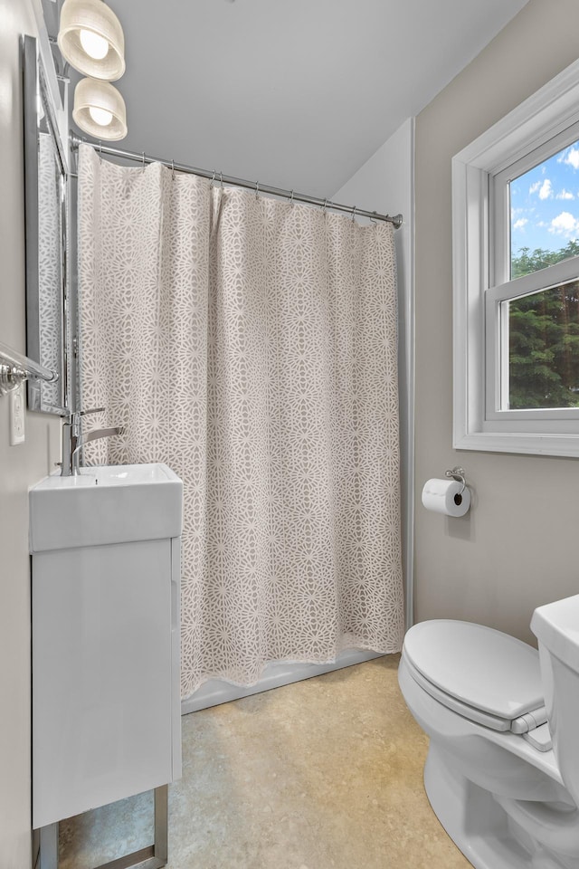 2022 Nokomis Ave, Saint Paul, MN 55119 - bathroom with vanity and curtained shower