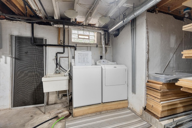 2022 Nokomis Ave, Saint Paul, MN 55119 - laundry room featuring independent washer and dryer