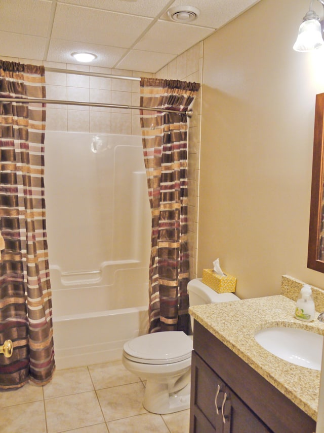 17098 Pheasant Meadow Ln SW, Prior Lake, MN 55372 - full bath featuring vanity, shower / bath combo with shower curtain, tile patterned floors, and a drop ceiling