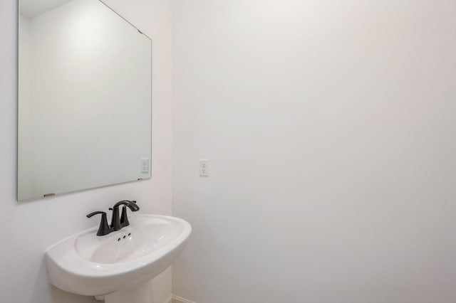 1712 Tyrone Dr, Shakopee, MN 55379 - bathroom with a sink and baseboards