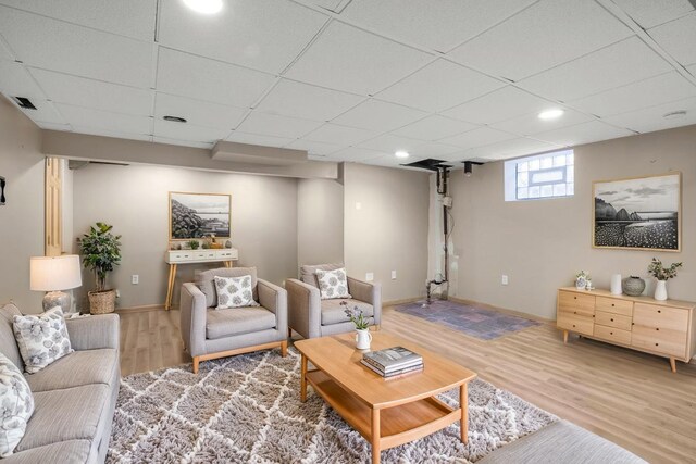 3500 Abbott Ave N, Robbinsdale, MN 55422 - living area featuring light wood-style flooring, a drop ceiling, and recessed lighting