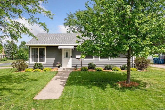 7201 Upton Ave S, Richfield, MN 55423 - view of front of home featuring a front lawn and roof with shingles