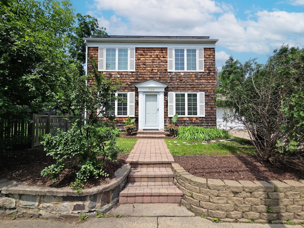 709 Wayzata Blvd E, Wayzata, MN 55391 - view of colonial-style house