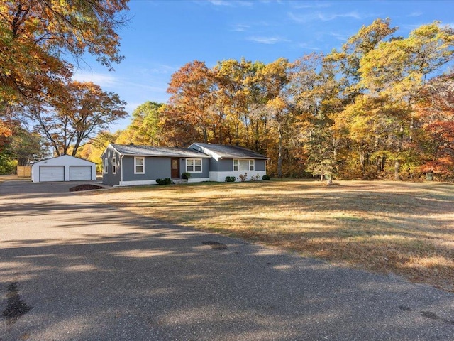 5335 Pine Beach Rd, Brainerd, MN 56401 - view of front of home with a detached garage, an outdoor structure, and a front lawn