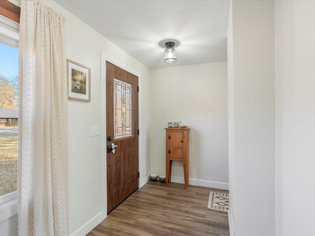 5335 Pine Beach Rd, Brainerd, MN 56401 - entrance foyer featuring wood finished floors and baseboards
