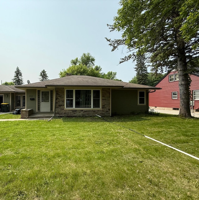 1319 Kandiyohi Ave SW, Willmar, MN 56201 - view of front facade with stone siding and a front yard