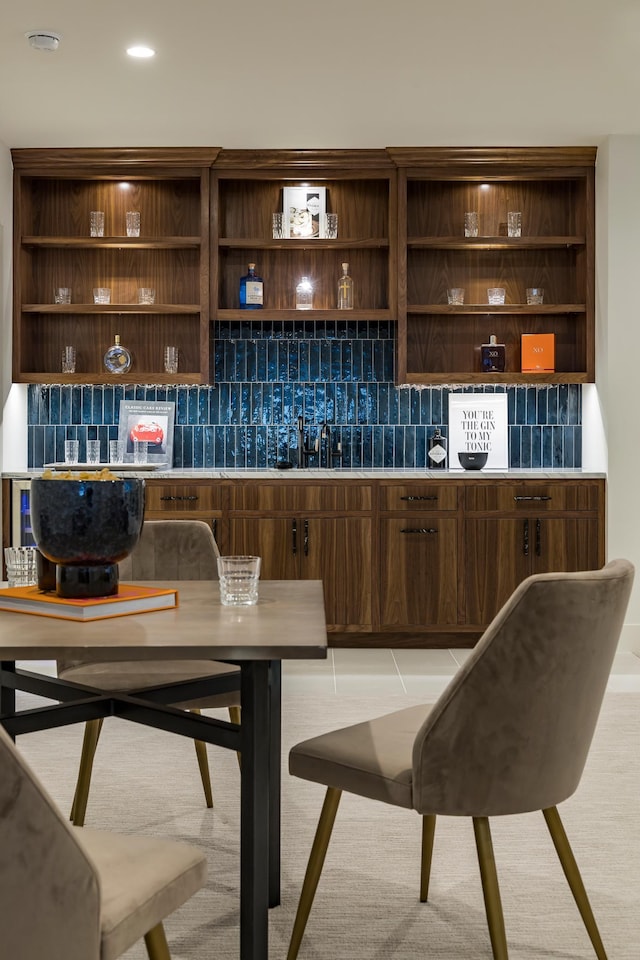 55XX Mcguire Rd, Edina, MN 55439 - bar featuring backsplash