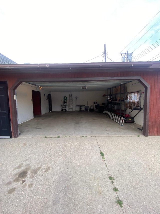 8 Dayton Ave SE, Wadena, MN 56482 - view of garage
