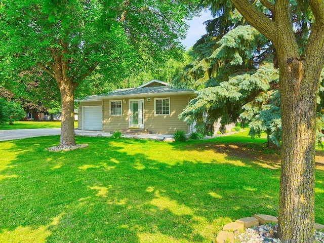 638 Shady Creek Cir, Winsted, MN 55395 - view of front of house featuring a garage, a front yard, and driveway