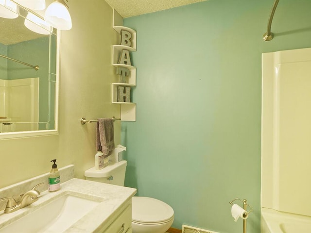 638 Shady Creek Cir, Winsted, MN 55395 - bathroom with vanity and toilet