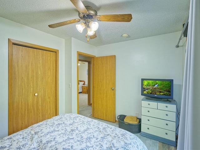 638 Shady Creek Cir, Winsted, MN 55395 - bedroom with a textured ceiling, a ceiling fan, a closet, and carpet flooring