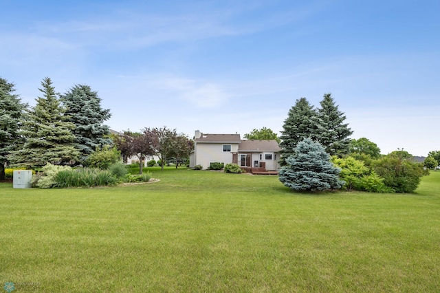 3306 26th Ave S, Fargo, ND 58103 - view of green lawn featuring a deck
