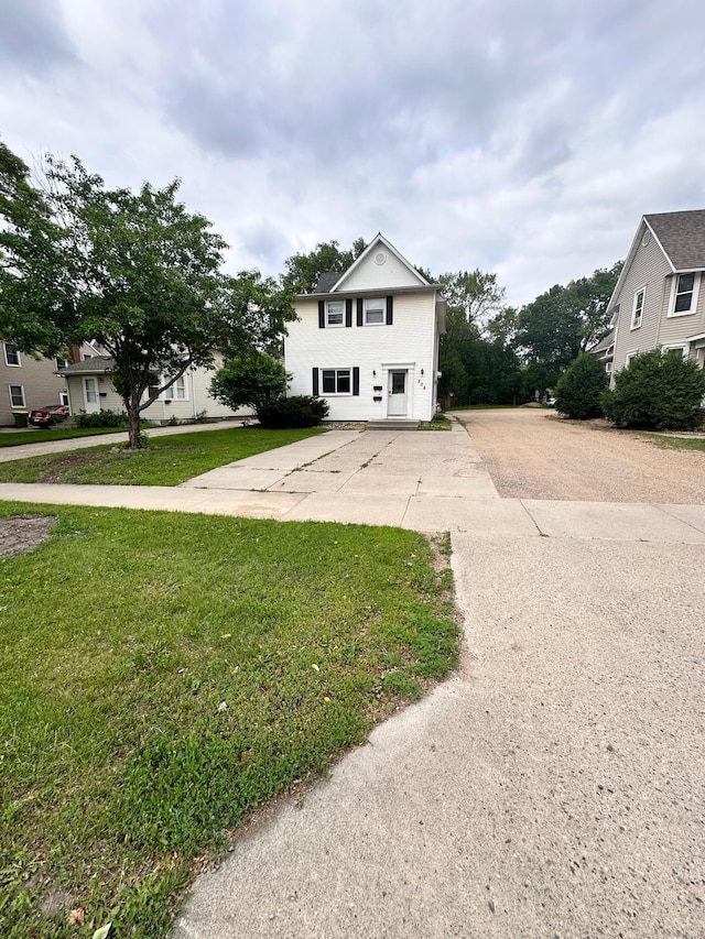 506 Marshall St, Marshall, MN 56258 - view of front of property with a front yard