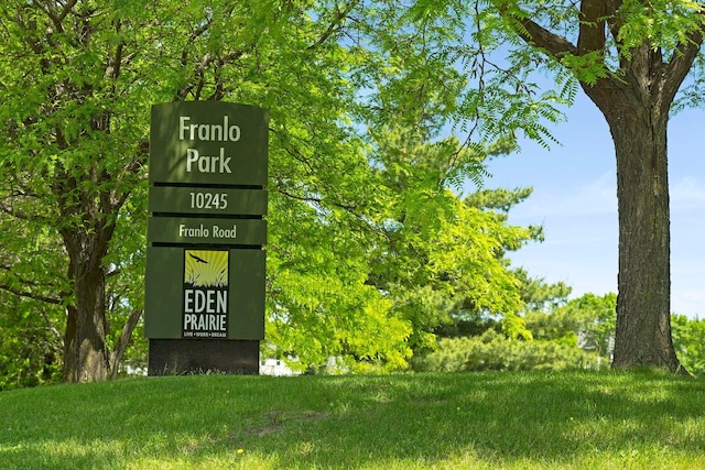 10481 Bluff Rd, Eden Prairie, MN 55347 - exterior view