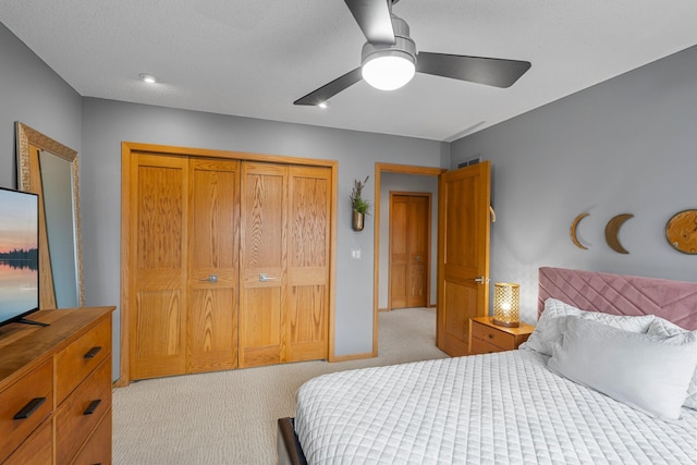 8440 Delaney Ct, Inver Grove Heights, MN 55076 - bedroom featuring light carpet, a closet, and a ceiling fan