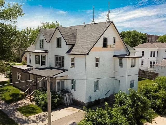 403 2nd St, Austin, MN 55912 - rear view of property with roof with shingles