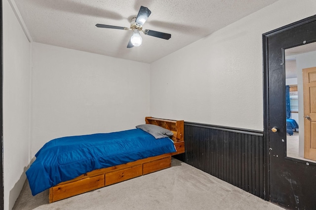 2101 6th Ave NE, Austin, MN 55912 - bedroom featuring carpet, a textured ceiling, and ceiling fan
